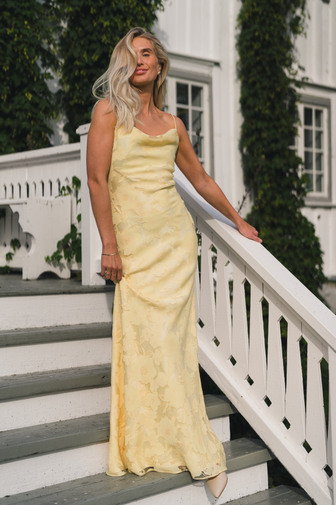 Sorelle Lace Slip Maxi Dress Light Lemon   - Vakre Vene