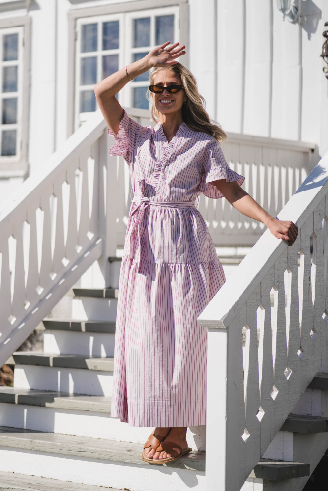 Nessie Structure Stripe Dress Light Pink - Vakre Vene