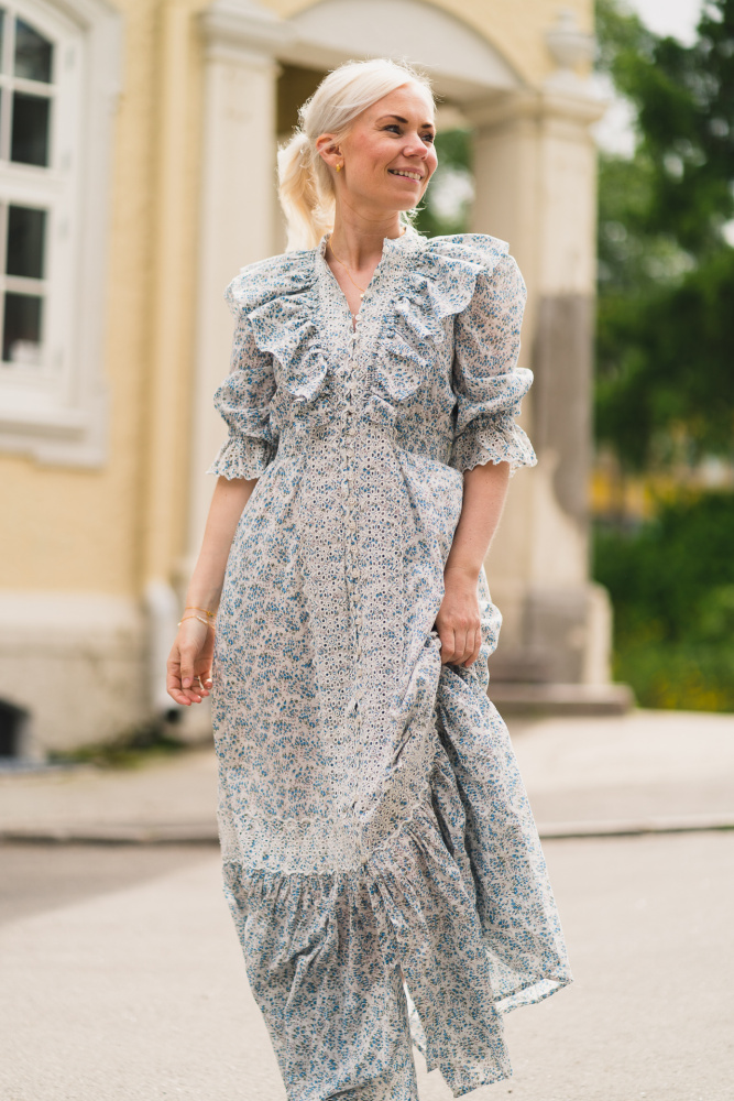 crochet button dress Sky – Grey Suede Size:L | Pre-order Late September bridalparty:Mother of the Bride Wedding Jenn Maxi Dress Fits true to size.