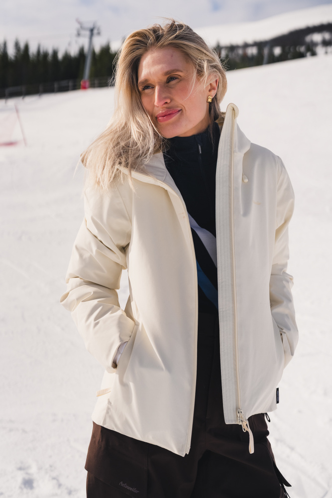 W Tryvann Light Down Jacket Ecru - Vakre Vene